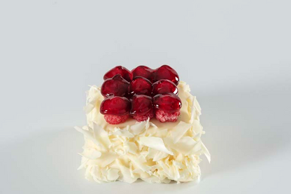 L'Amour de Paris White Chocolate Raspberry Mini Cake 6.5oz/185g 1X12 - 901004