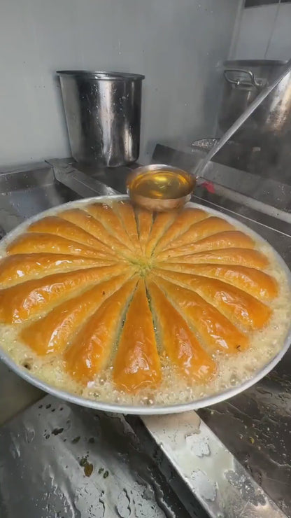 Hamido Carrot Slice Pistachio Baklava Round Tray 20 Slices X 6pcs